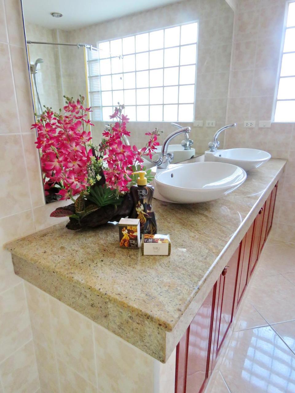 Butterfly Garden Boutique Residences Large Luxury Apts And Villas A Lifetsyle Destination By Neang, Everything You Need All Right Here 1-3 Bedrooms 110 To 190 Sq Mtrs, 2 Full Bathrooms, Rain Shower, Spa Bath, Bbq, Free Wifi, Staff 24-7, Close To Beac Pattaya Buitenkant foto